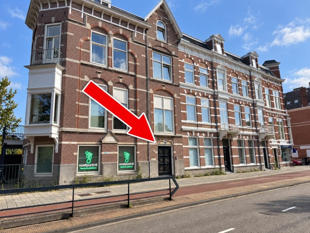 Ingang van Voetpunt aan Zijlweg 123 in Haarlem
